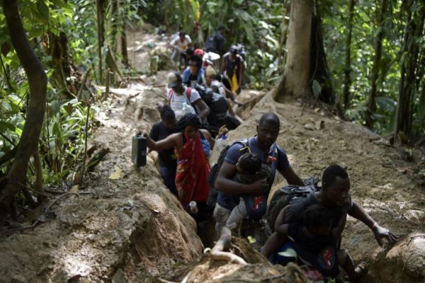 Cada vez más venezolanos: Más de 130.000 migrantes arriesgaron sus vidas en selva de Darién para llegar a EEUU en 2021