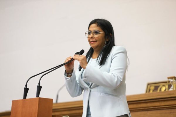Delcy Rodríguez anuncia ampliación de la cartera de créditos pero descarta la dolarización para 2022