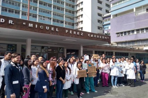 Fetrasalud denunció renuncia masiva de médicos de Terapia Intensiva del Pérez Carreño por atropellos de la directiva