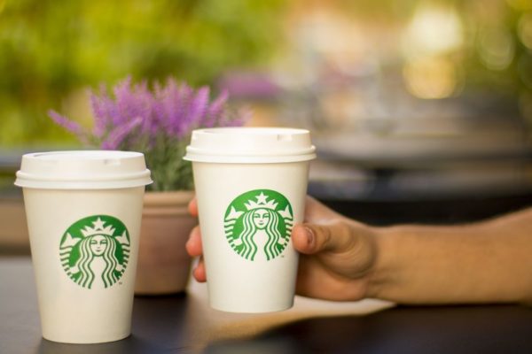 Starbucks anuncia su retirada del mercado ruso por la invasión de Ucrania