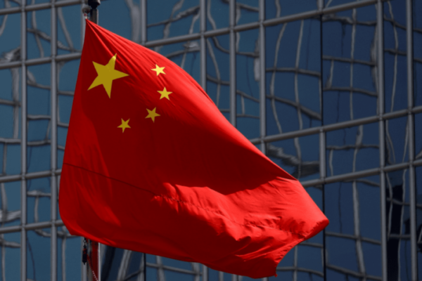 China confinó la zona alrededor de la mayor fábrica mundial de teléfonos iPhone tras brote de Covid-19
