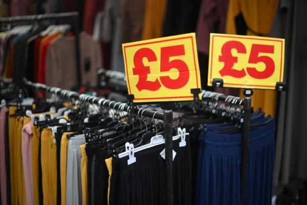 Inflación en Reino Unido se acelera a 5,4%, nivel más alto en 30 años