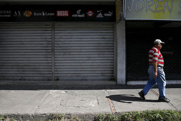 Comercios en Mérida bajan sus santamarías a las 2 de la tarde por falta de transporte