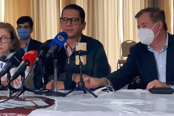 Oposición rechaza recolectar firmas contra Maduro en condiciones fijadas por autoridades