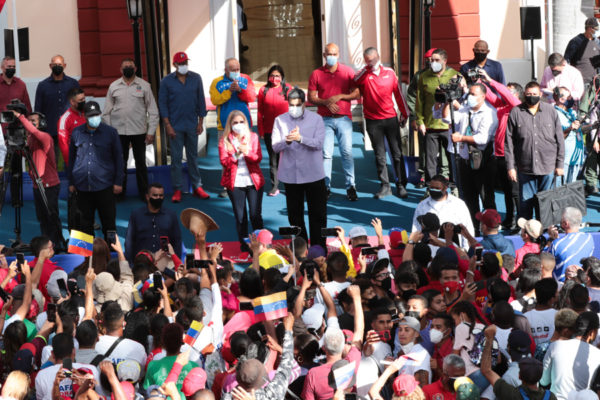 Maduro se mantiene firme: flexibilización se mantiene pese a aumento de casos