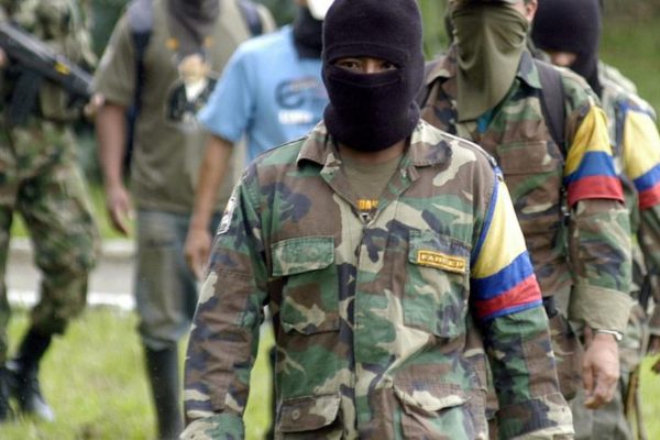 Choques entre guerrilleros dejan más de 170 desplazados en frontera colombo-venezolana