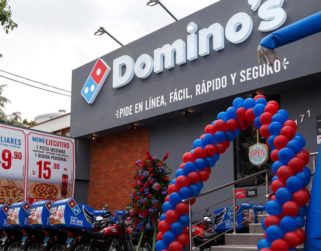 La pizzas cada vez son más caras de hacer en EEUU: Domino’s Pizza prevé más aumentos