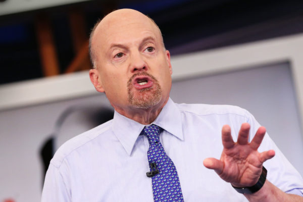 El consejo del gurú financiero Jim Cramer para los jóvenes que deseen invertir en el mercado de valores