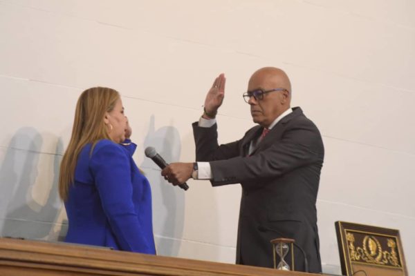 Jorge Rodríguez e Iris Varela continuarán al frente de la AN