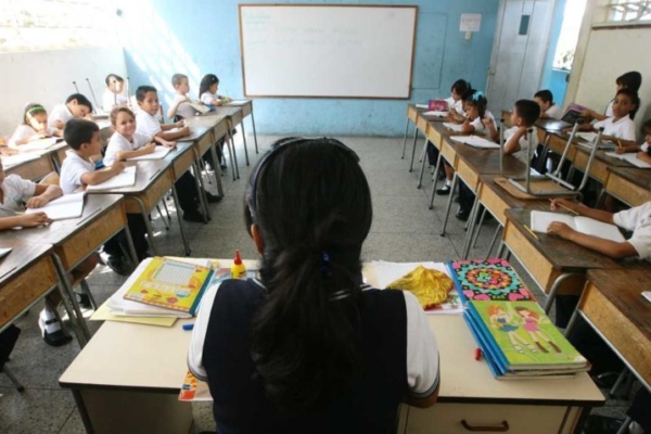 Fetrasined espera oferta económica gubernamental antes del inicio de las clases