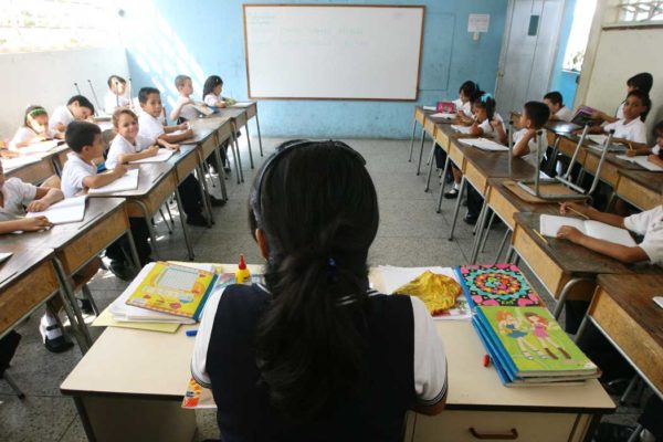 Sinvema: Ministerio de Educación tiene una deuda de 280% de incremento salarial a los docentes