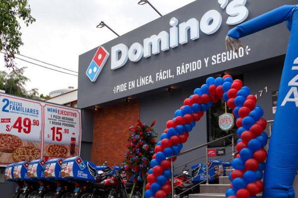 La pizzas cada vez son más caras de hacer en EEUU: Domino’s Pizza prevé más aumentos