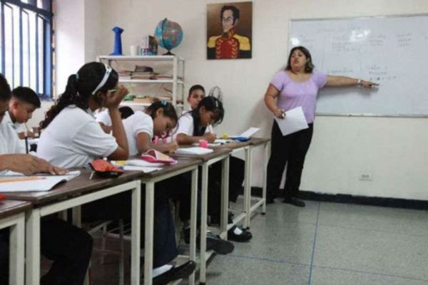 ¿Habrá una mejora salarial? Lo que dijo Delcy Rodríguez en la «Gran Marcha de los Educadores de la Patria»