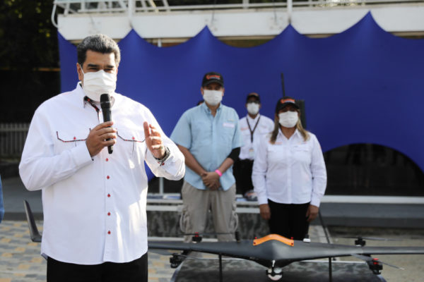 «Ahora que podemos contar con unos churupitos» Maduro pide retomar la construcción de metrocables en los barrios