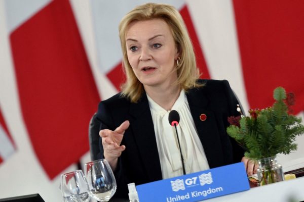 Liz Truss anula su plan fiscal para recuperar la credibilidad en Reino Unido