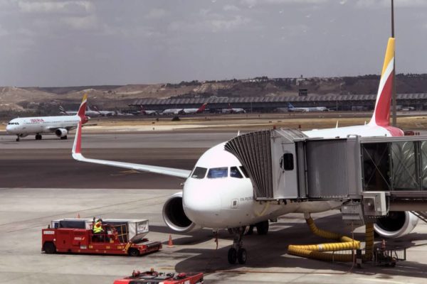 Ley de Trabajadores Aeronáuticos con nuevo régimen salarial va a primera discusión en la AN