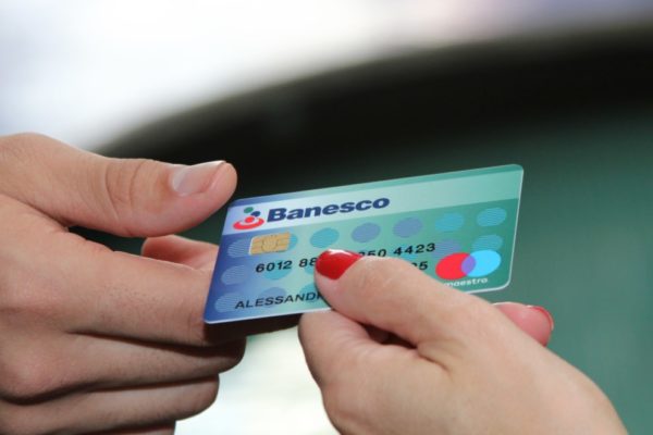 Banesco habilita pagos con tarjeta de débito desde cuenta verde
