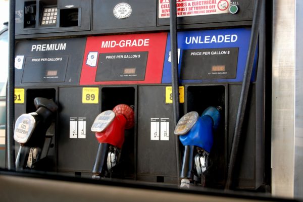 Los demócratas de EEUU presentan una ley para frenar el alza de la gasolina