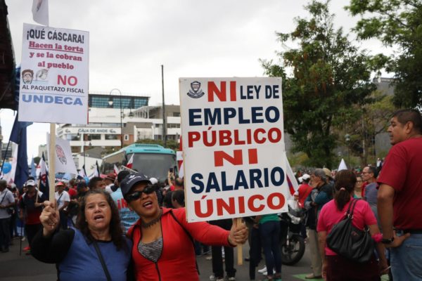 Costa Rica aprueba polémica Ley del empleo público que limita convenciones colectivas