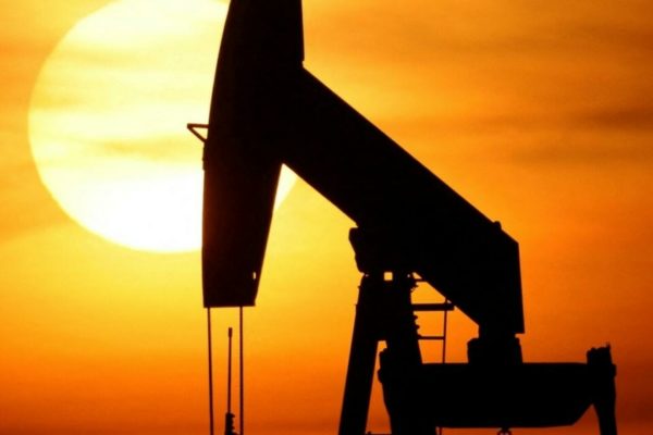 El petróleo Brent baja un 5,23 %, hasta 107,42 dólares