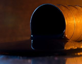 El petróleo de Texas se dispara un 4,3 % y cierra en 102,73 dólares el barril