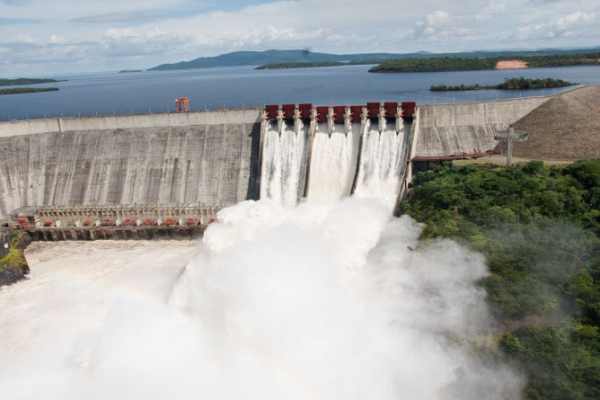 Corpoelec anuncia que arrancan las descargas controladas de agua en embalses del bajo Caroní