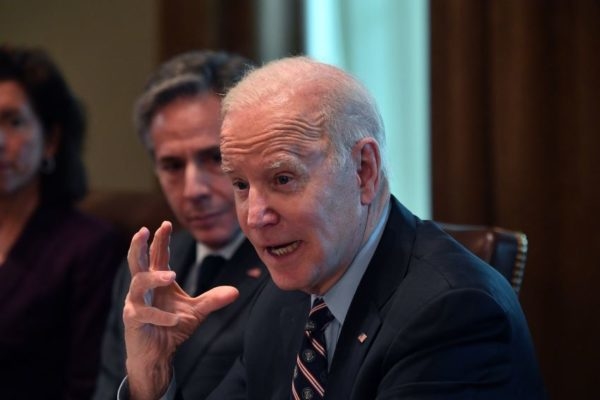 Biden invertirá en 35 estados para crear red de recarga de vehículos eléctricos