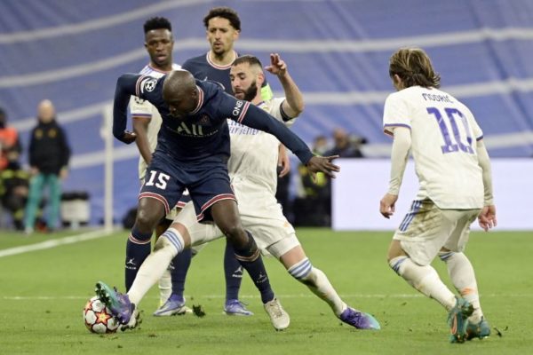 Real Madrid saca su historia y supera al «galáctico» PSG francés 3-1 para seguir en la Champions