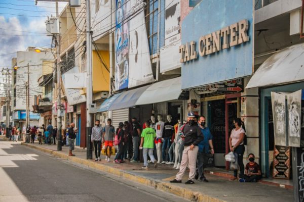 Hasta 45 días tardan en recibir agua potable los comerciantes en Paraguaná