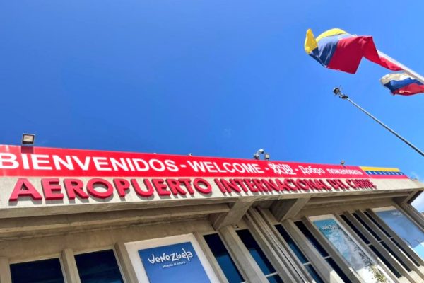 Venezuela acuerda seguir recibiendo turistas rusos en Porlamar a través de vuelos chárter