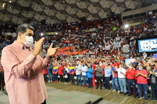 Maduro propone la fundación de un banco de los trabajadores digital