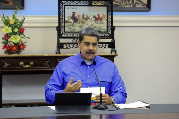 Maduro: Logramos construir 400 mil viviendas cuando no ingresaba ni un dólar al país