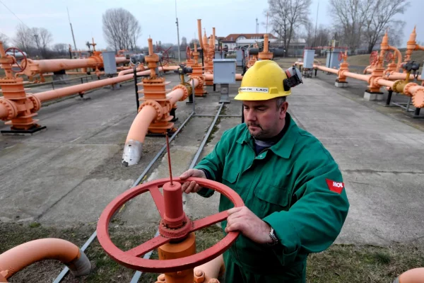 Europa afrontaría una brutal recesión si no compra gas ruso, dice Hungría