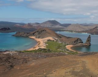 Embarcación que transportaba diésel naufragó en islas ecuatorianas de Galápagos