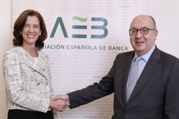Alejandra Kindelán: la primera mujer que preside la Asociación Española de Banca es venezolana