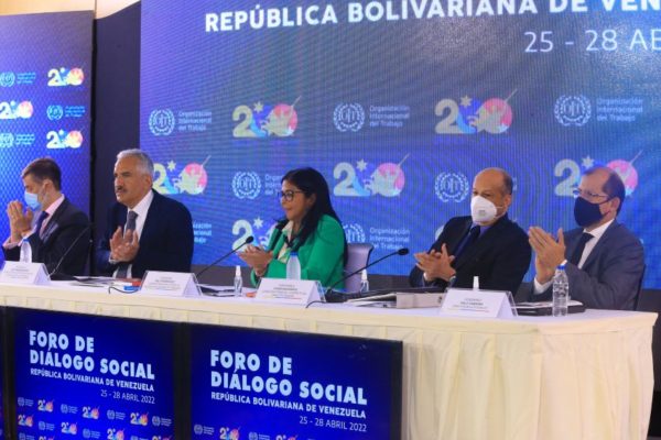 Gobierno responsabiliza a la pandemia y sanciones de EEUU por precariedad laboral en diálogo tripartito