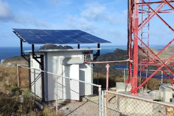 Digitel instala paneles solares en su estación de Los Roques