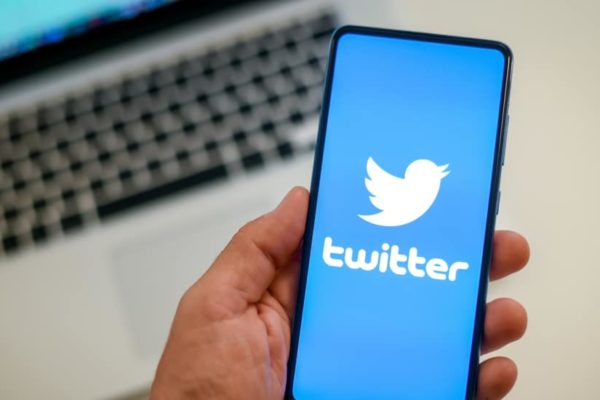 Twitter vendió por US$100.000 su estatua del pajarito en una subasta