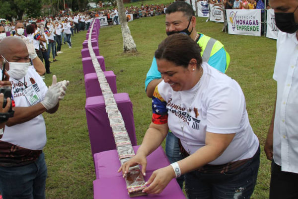 Caripito logra nuevo Récord Guinnes con la línea de chocolate más grande del mundo