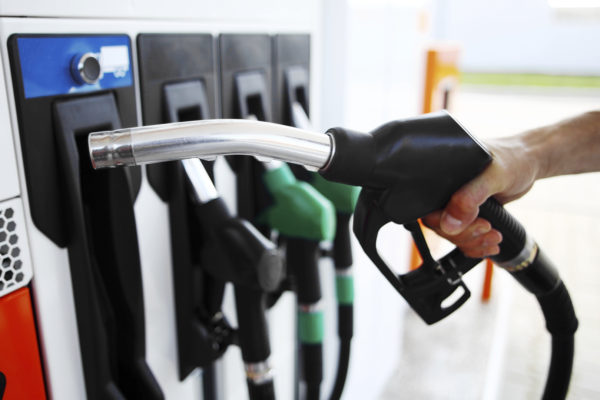 Precio del combustible en Argentina queda congelado hasta el 31 de octubre