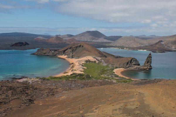 Embarcación que transportaba diésel naufragó en islas ecuatorianas de Galápagos