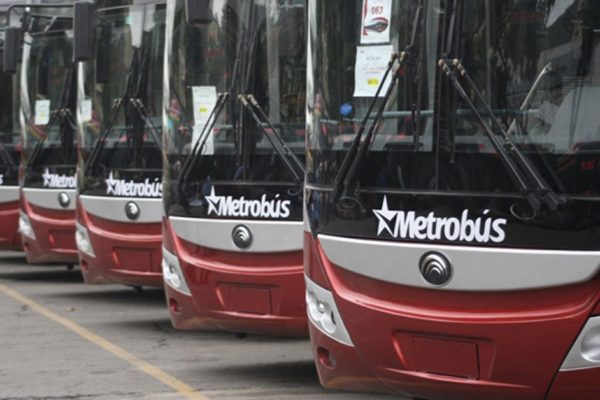 Servicio del Metro de Caracas será reforzado este lunes y martes con unidades de Metrobús