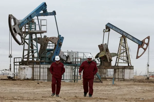 Arabia Saudita asegura que la OPEP no está considerando aumentar producción petrolera