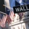 Wall Street cierra rojo y el Nasdaq pierde 2,17 % tras rebaja de calificación de la deuda