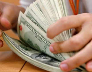 Salarios en los sectores comercio y servicios varían entre 120 y 350 dólares, indica estudio