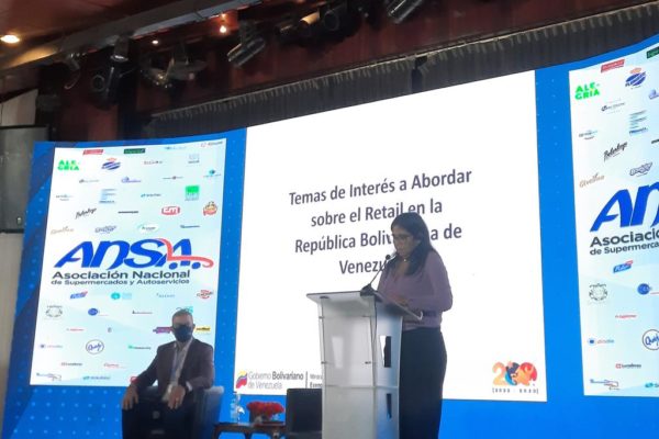 Delcy Rodríguez destaca 86% de incremento en la conformación de nuevos comercios y 60% de aumento en ventas