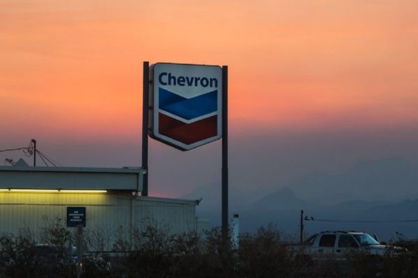 Chevron incrementa su ganancia neta en un modesto 5% anual en el primer trimestre