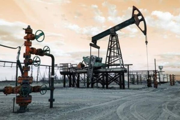 El petróleo de Texas baja un 0,34 % y cierra en 114,67 dólares el barril