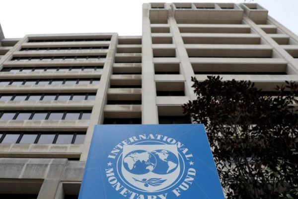 Se «ensombrecen» perspectivas económicas mundiales, dice el FMI