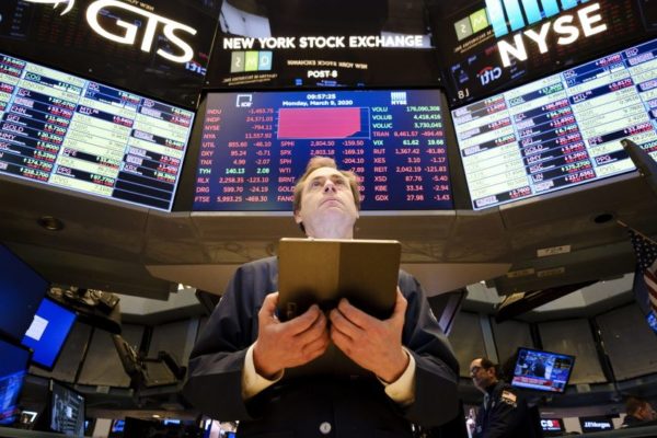 Wall Street abre en rojo y el Dow Jones baja un leve 0,03 %
